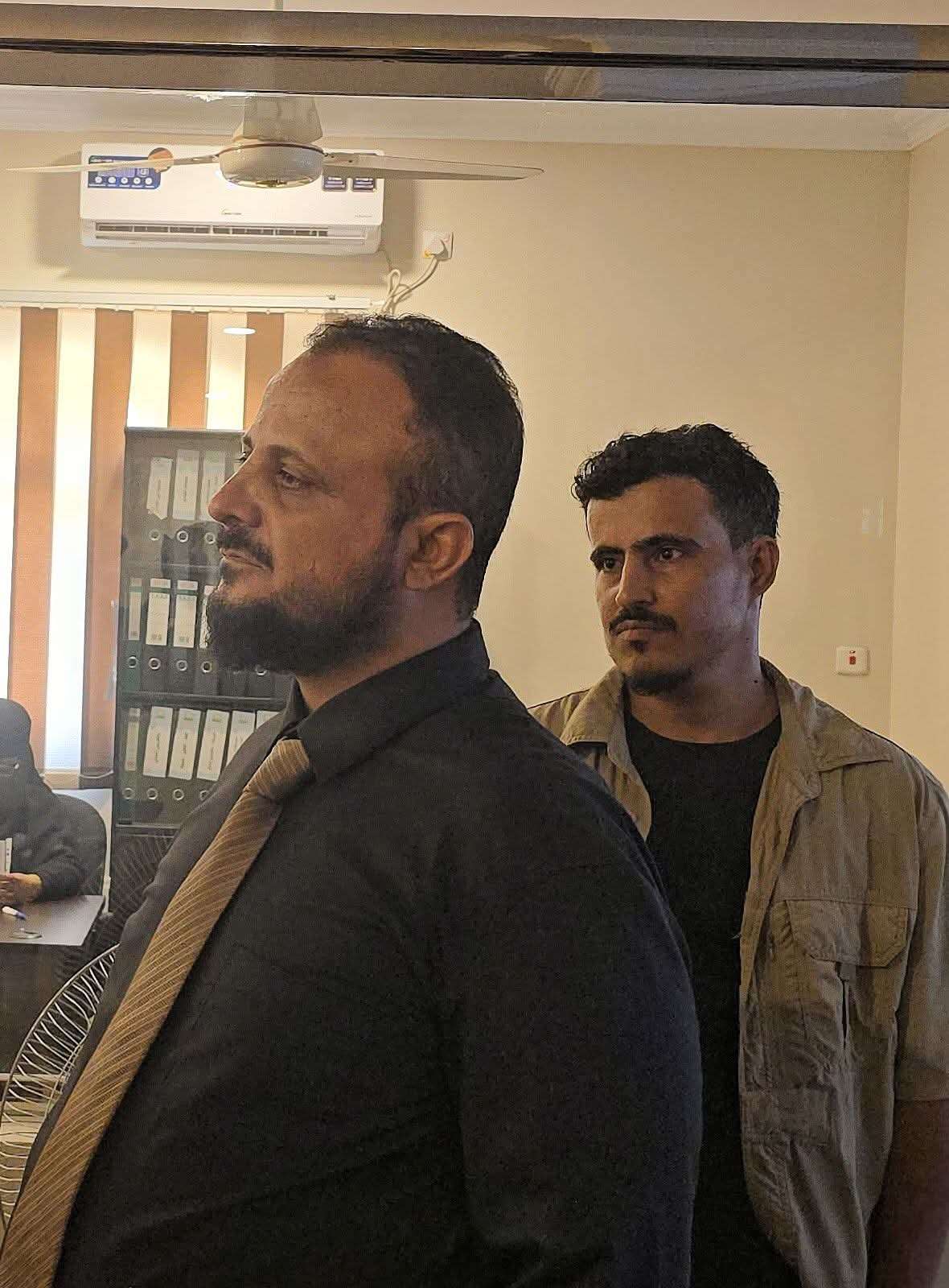 مدير المنصورة يخوض معركة بسبب ضرائب القات مدير المنصورة يخوض معركة بسبب ضرائب القات