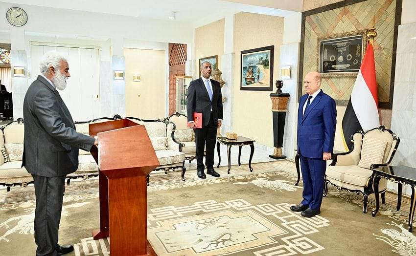 عاجل:وزير التخطيط والتعاون الدولي يؤدي اليمين الدستورية أمام رئيس مجلس القيادة الرئاسي عاجل:وزير التخطيط والتعاون الدولي يؤدي اليمين الدستورية أمام رئيس مجلس القيادة الرئاسي