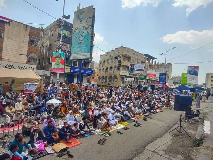 عاجل: حشود غير مسبوقة في مدينة تعز