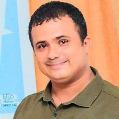 نقل الصحفي عبدالرحمن أنيس إلى المستشفى إثر إصابته بذبحة صدرية