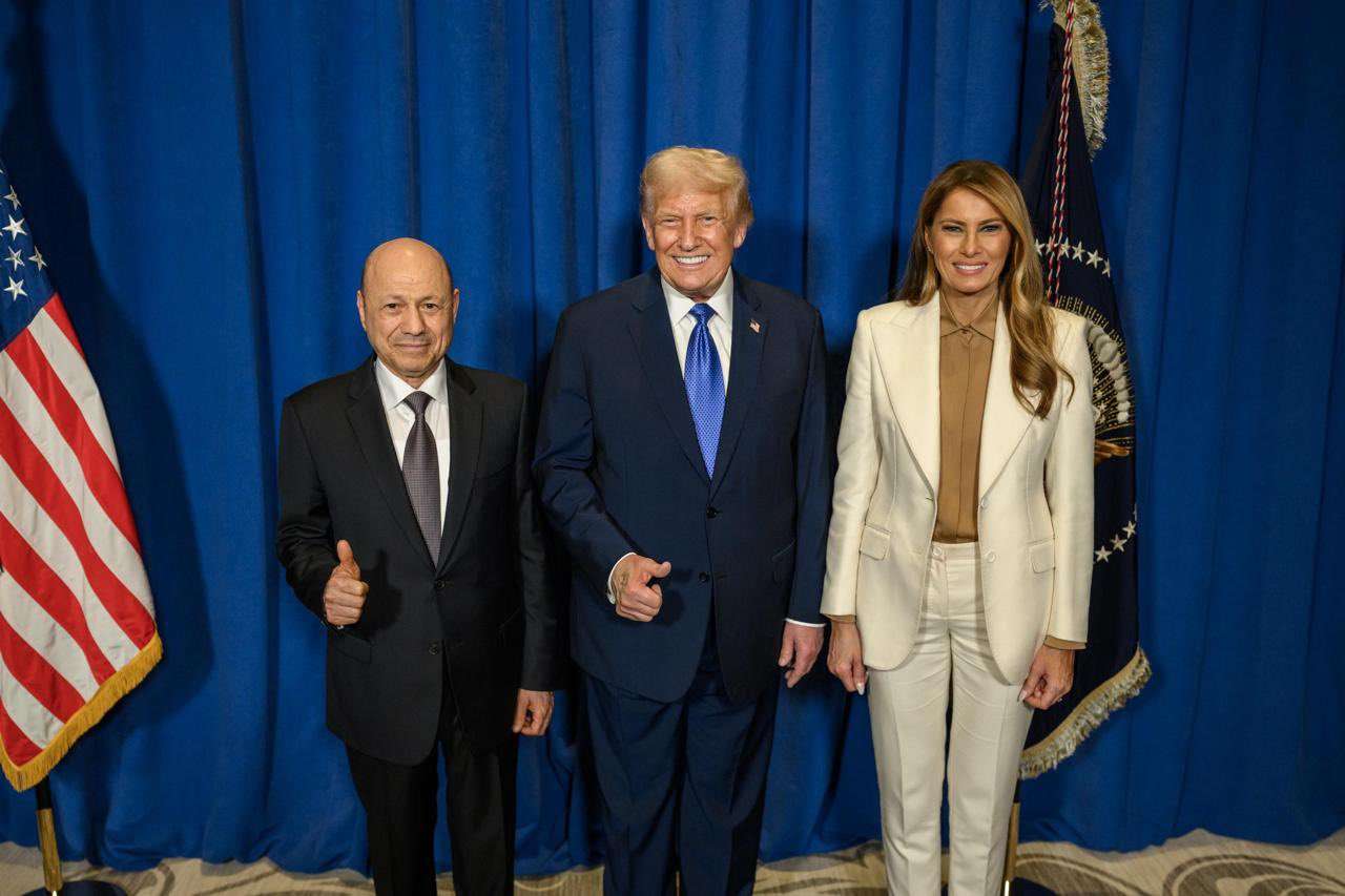 الرئيس العليمي يلتقي بالرئيس الأمريكي ويؤكد يجمعنا هذا الموقف الموحد الرئيس العليمي يلتقي بالرئيس الأمريكي ويؤكد يجمعنا هذا الموقف الموحد