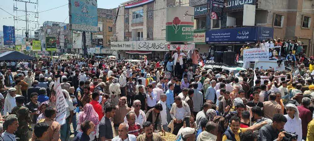الامن يعتقل شاب قام باستبدال خيمة افتهان المشهري في تعز الامن يعتقل شاب قام باستبدال خيمة افتهان المشهري في تعز