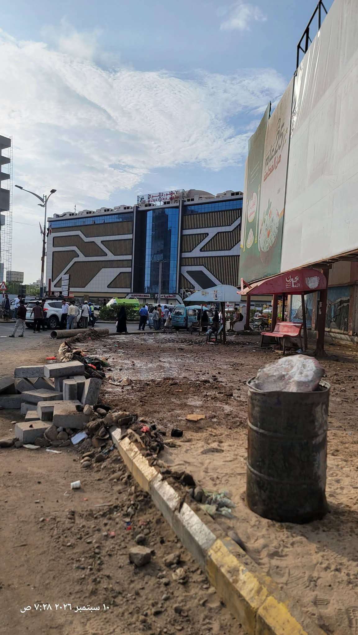 يحدث الان .. تنفيذ أعمال رصيف للمشاة في جولة الأسطورة يحدث الان .. تنفيذ أعمال رصيف للمشاة في جولة الأسطورة