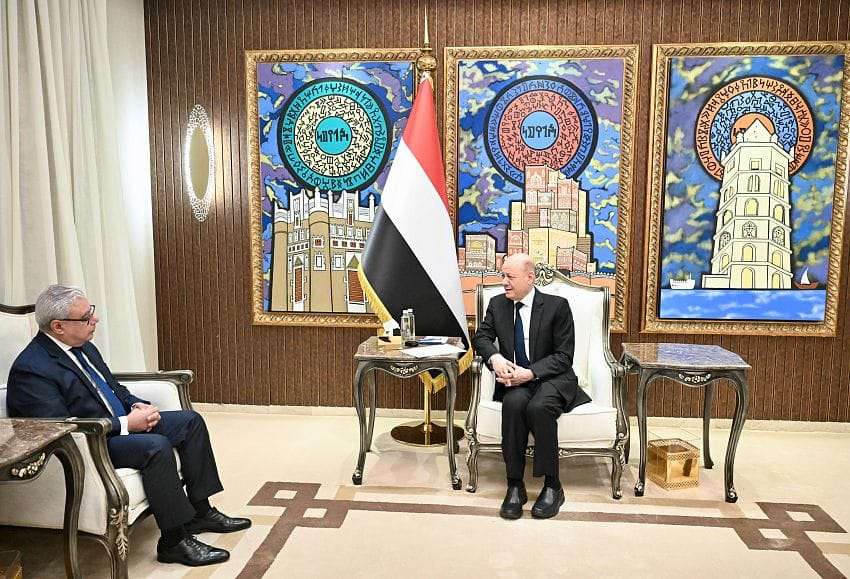 عاجل .. الرئيس العليمي: إيران تسعى لمنح الحوثيين القدرة على التأثير في باب المندب والبحر الأحمر