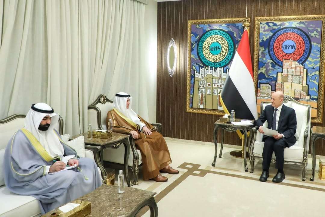 رئيس مجلس القيادة يتسلم رسالة جوابية من أمير دولة الكويت