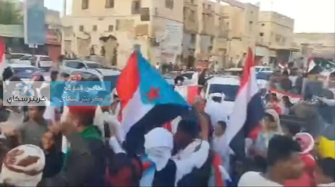 عاجل: أنصار الانتقالي المنحل يقتحمون ساحة احتفال ذكرى ثورة 26 سبتمبر في القطن ويعطلوا إقامة الفعالية