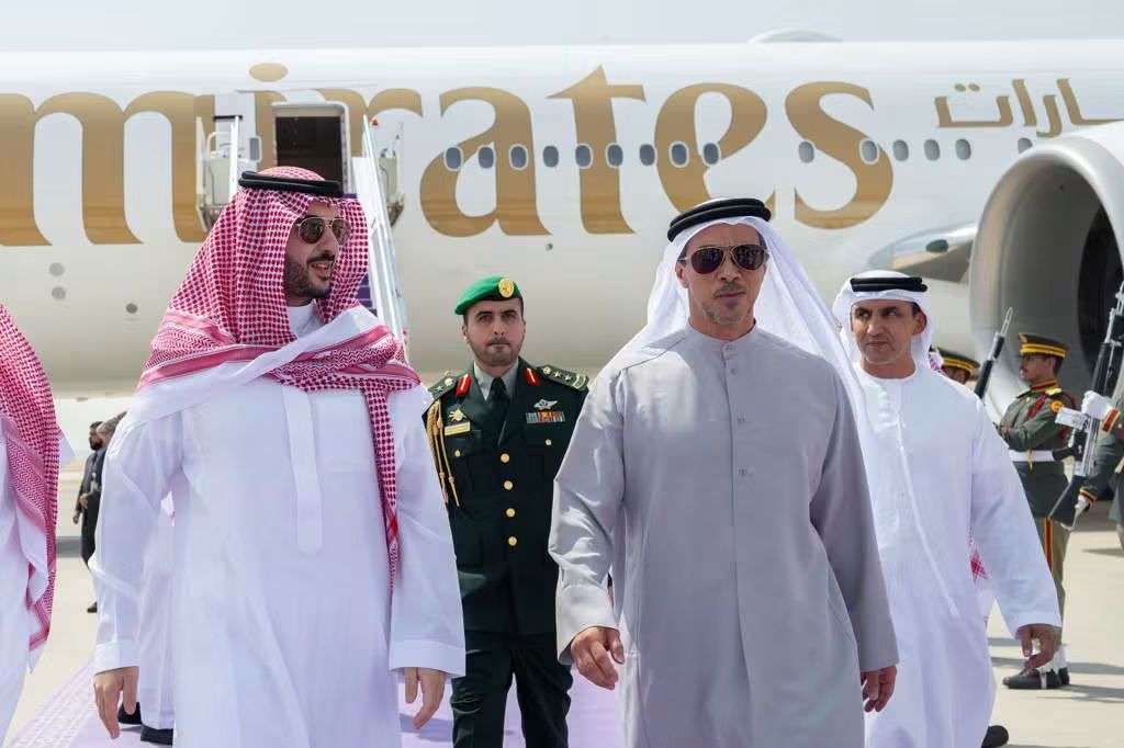 وزير الدفاع السعودي يستقبل نائب الرئيس الإماراتي في الرياض