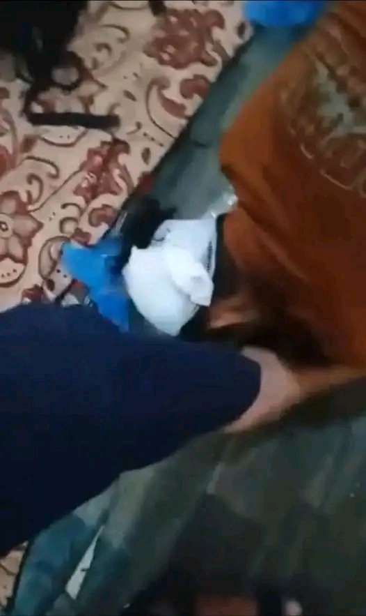 تعرف على تفاصيل قصة الابتزاز وتم نشر فيديو بشانها لشاب يبوس اقدام المبتز تعرف على تفاصيل قصة الابتزاز وتم نشر فيديو بشانها لشاب يبوس اقدام المبتز