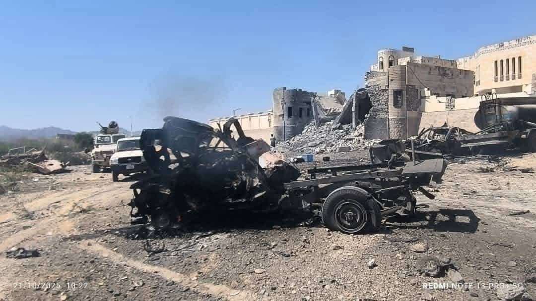 عاجل:شاهد حجم الدمار الكبير الذي تعرض له المبنى الحكومي عقب استهدافه في ابين(اول صورة) عاجل:شاهد حجم الدمار الكبير الذي تعرض له المبنى الحكومي عقب استهدافه في ابين(اول صورة)