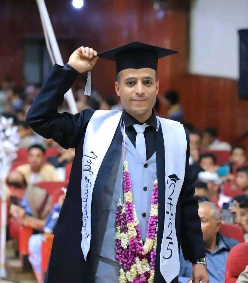 مدير القضاء العسكري يعزي القاضي عبدالحكيم النجاشي بمقتل نجله بتعز مدير القضاء العسكري يعزي القاضي عبدالحكيم النجاشي بمقتل نجله بتعز