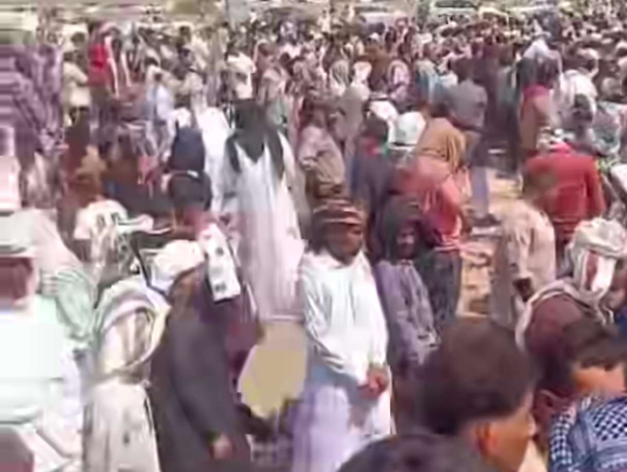عاجل:تشييع مهيب لشباب توفوا بحادث مروع في عدن