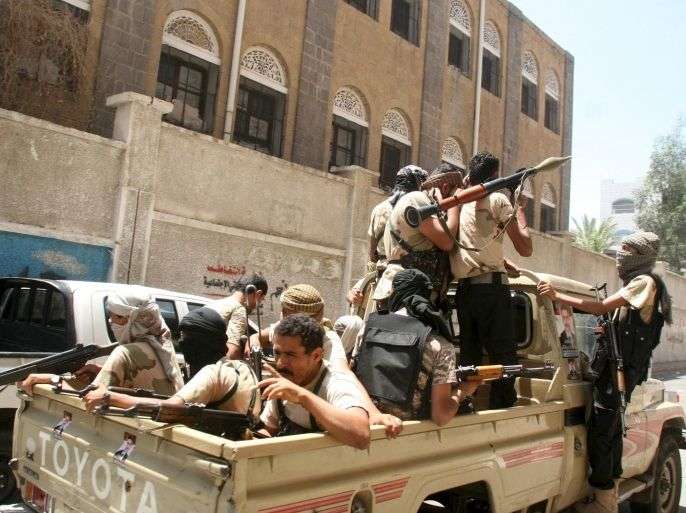 امرأة بصنعاء تطالب بسجنها بجانب زوجها