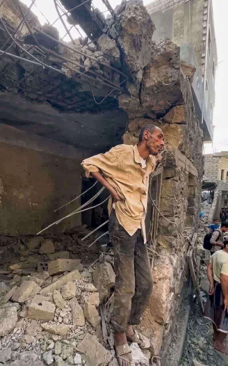تعز تحت الركام.. صاروخ حوثي يحوّل منزلًا عمره عقود إلى مأساة إنسانية تعز تحت الركام.. صاروخ حوثي يحوّل منزلًا عمره عقود إلى مأساة إنسانية