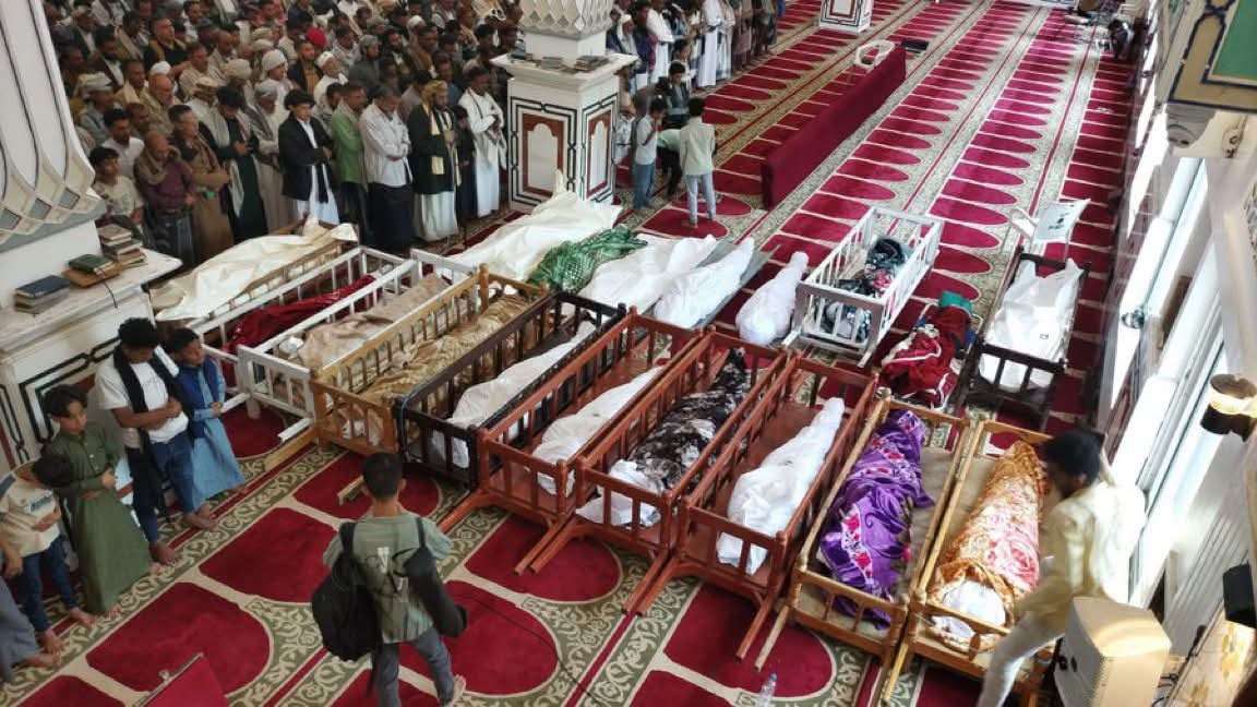 عاجل:تشييع عدد من المدنيين الذين قُتلوا بقصف مليشيا الحوثي في تعز
