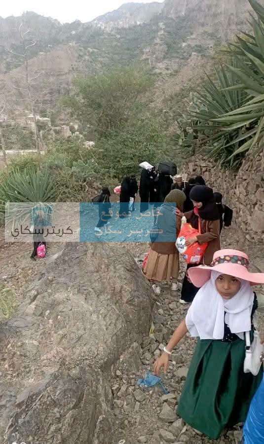 الحو ثيون يهجرون أهالي قرية النجادة في جبل صبر بتعز