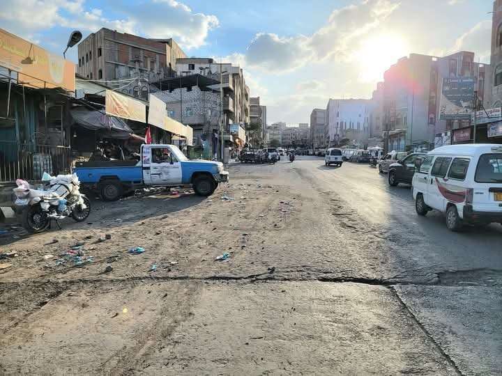 مطالبات بتخصيص أماكن بديلة للباعة بعد رفع البسطات من شوارع تعز