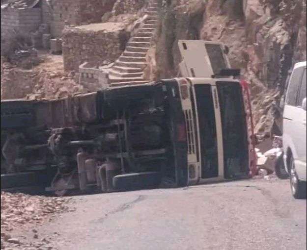 انقلاب شاحنة كبرى