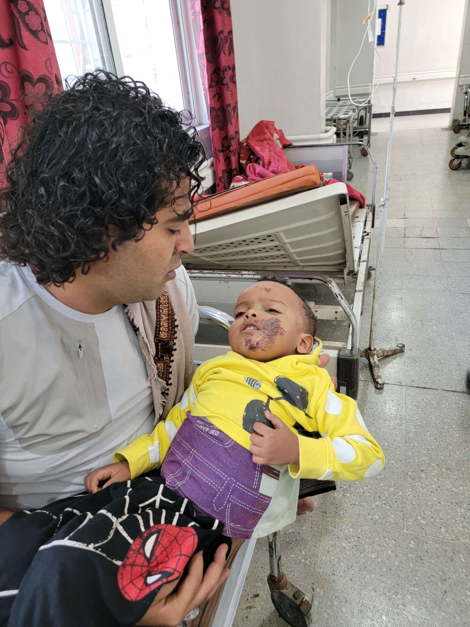 أسرة كاملة تتعرض لحادث مروري والكشف عن حالتهم الصحية أسرة كاملة تتعرض لحادث مروري والكشف عن حالتهم الصحية