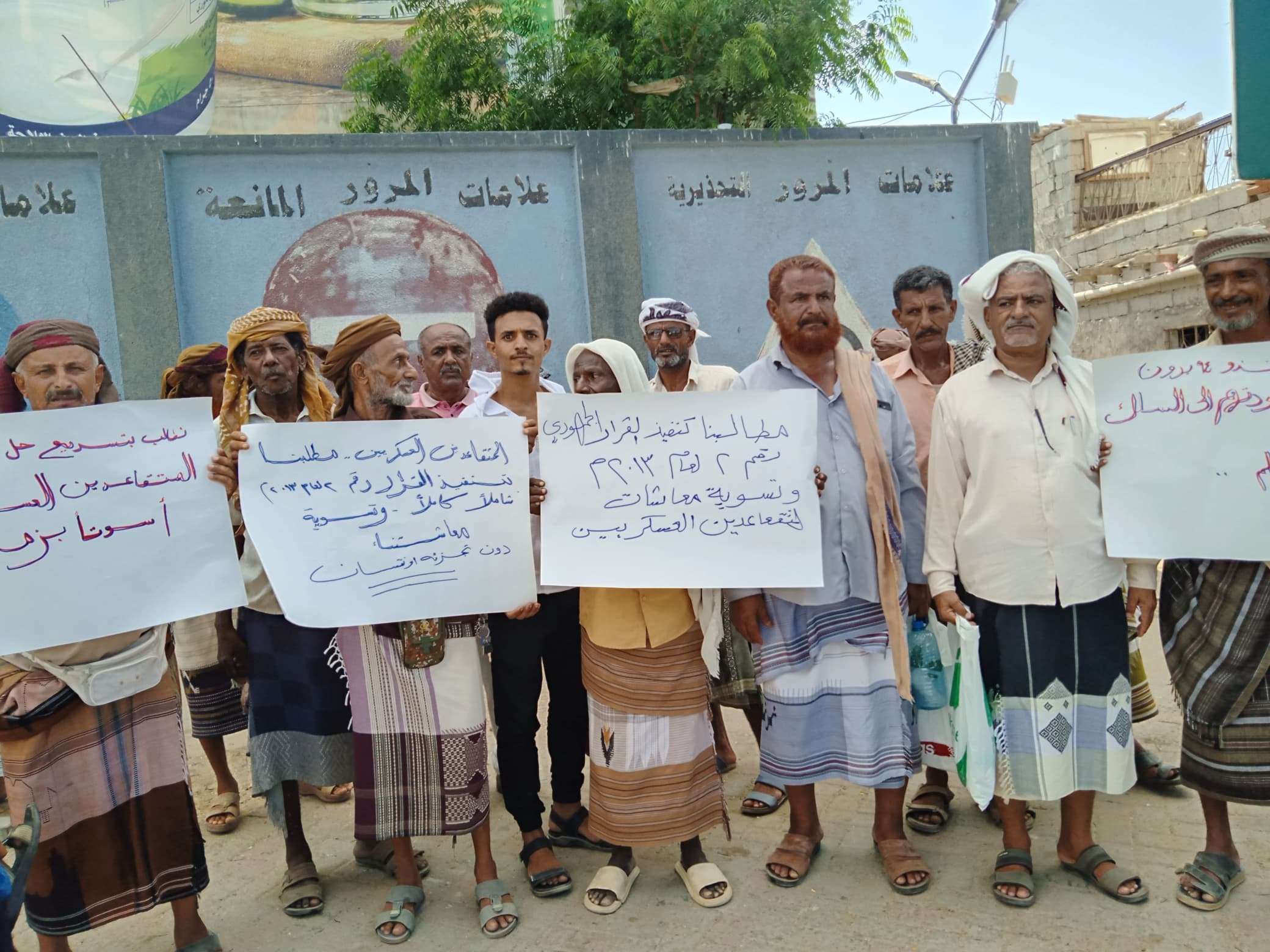 معاشات المتقاعدين العسكريين بين مطرقة المالية والتقاعد العسكري وسندان الحكومة معاشات المتقاعدين العسكريين بين مطرقة المالية والتقاعد العسكري وسندان الحكومة