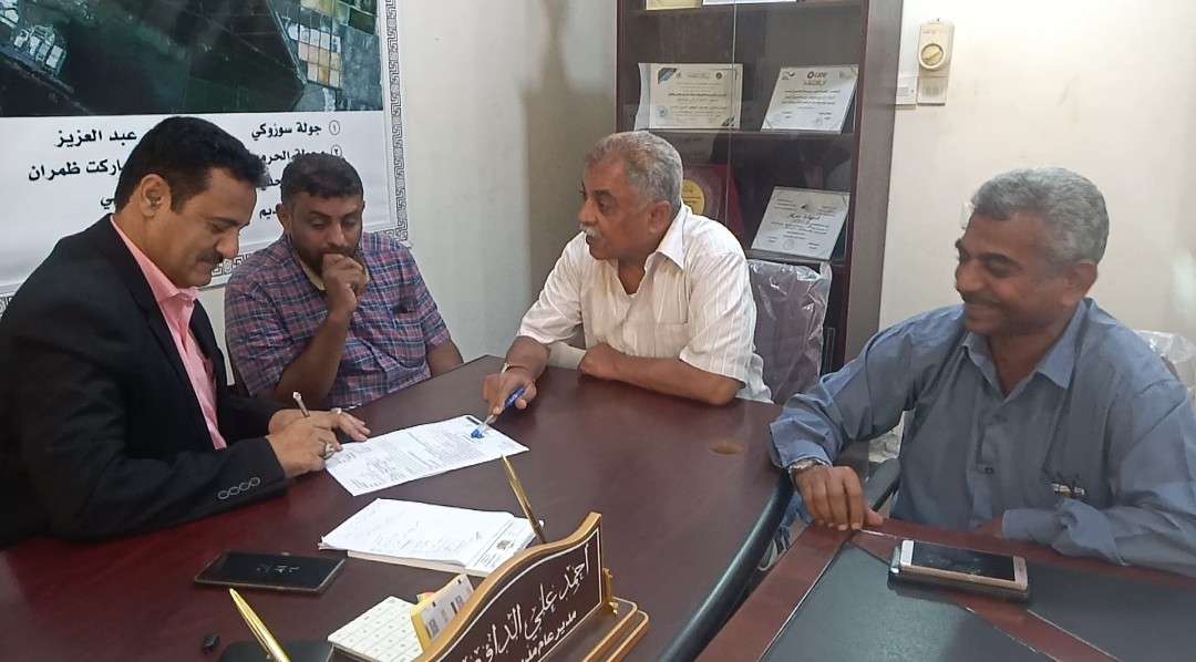 مدير عام المنصورة يتسلم مشروع الرصف الحجري لبلوك 35 من الجهة المنفذة