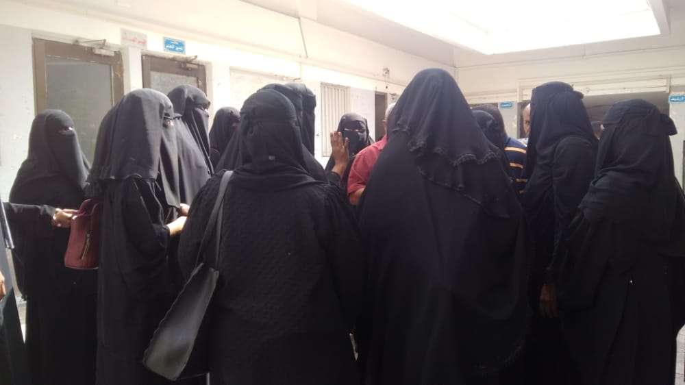 موظفات مستشفى الصداقة يشكون تعرضهن للاهانة من قبل حراس المديرة وتعنت الإدارة تجاه حقوقهم ومطالبهم بالعلاوة لأكثر من عام