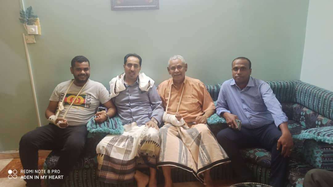 الوزير نايف البكري يزور مؤسسة الأيام..ويلتقي بالمواطنين في عدن