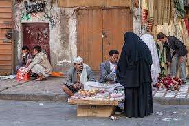 الباعة المتجولين والابتزاز بتعز