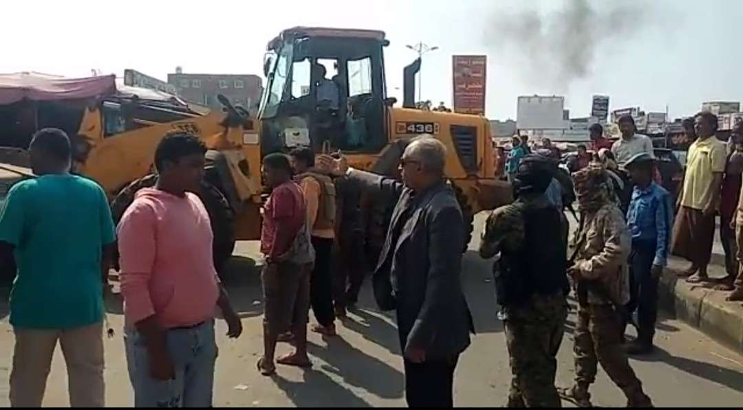 مدير عام البريقة يؤكد إهتمام قيادة السلطة المحلية على إزالة الأبنية العشوائية المخالفة للمخططات