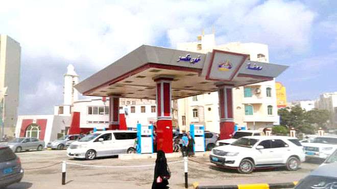 مصدر ينفي وجود أزمة بالمشتقات النفطية ويؤكد استقرار السوق المحلية