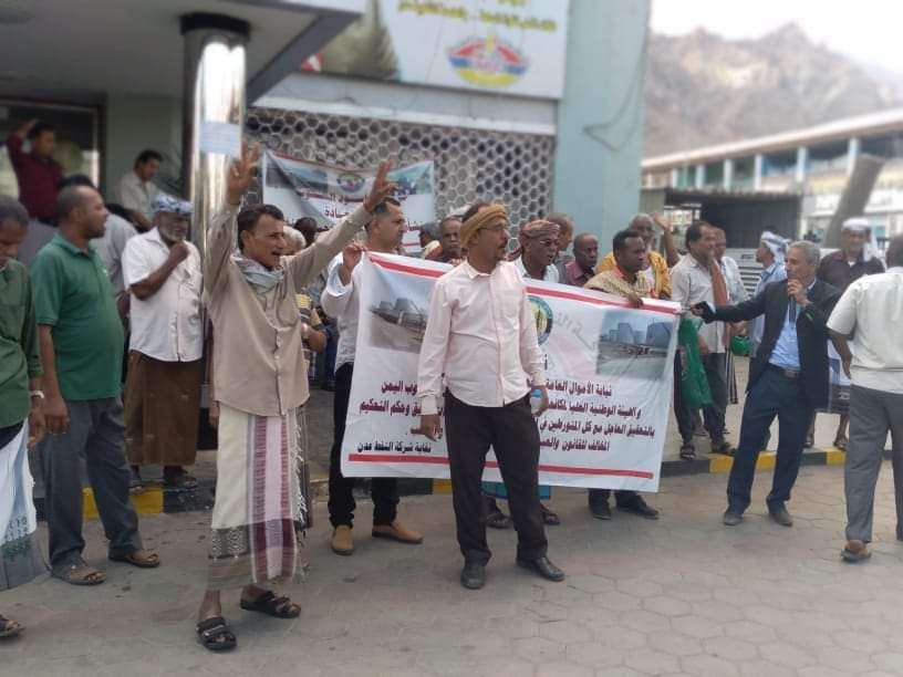 أزمات عدن.. أيدي عابثة لإفشال الحكومة الجديدة وتدمير المدينة
