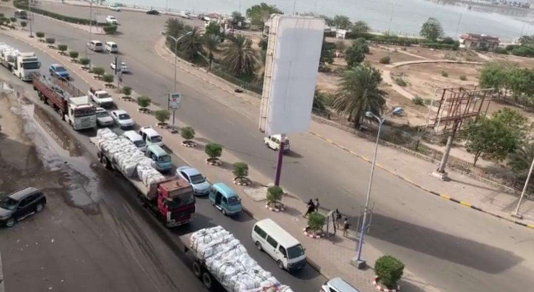 شرطة عدن تمنع مرور الشاحنات في هذا الموعد