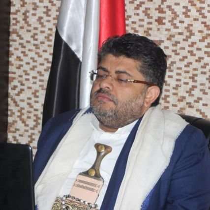 قيادي حوثي يدعو الولايات المتحدة الأمريكية إلى حظر إرسال السلاح إلى السعودية