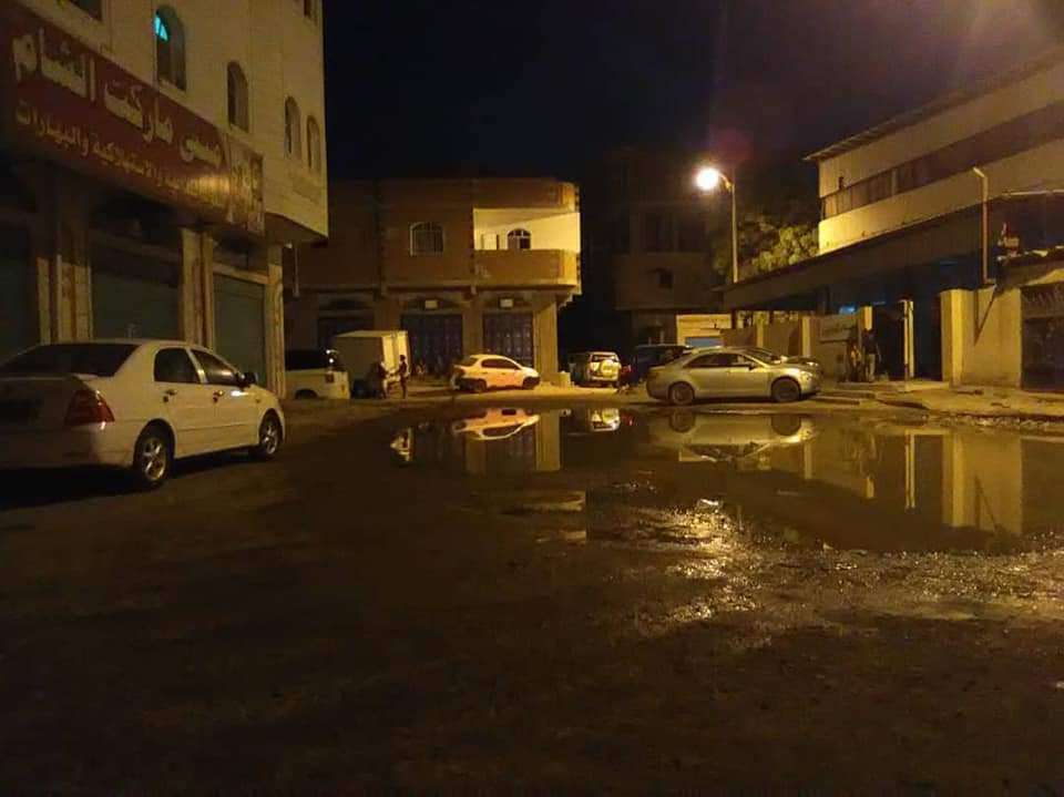 هكذا يبدو شارع عمائر الجيش في عدن (صورة)