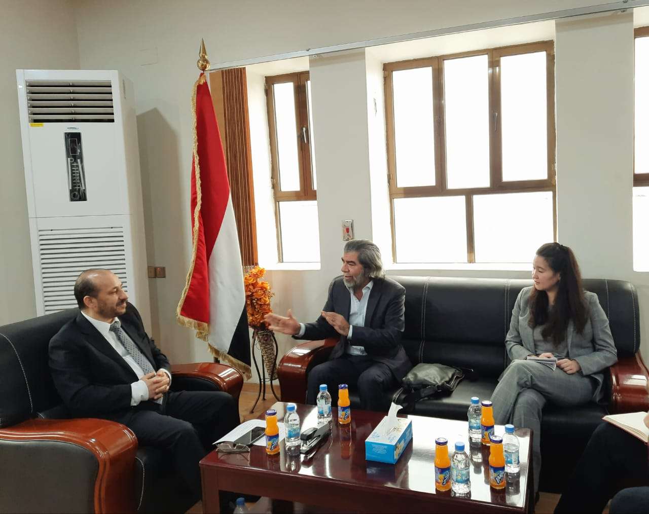 وزير الاتصالات الدكتور العوج يلتقي برئيس قسم الشؤون السياسية بمكتب المبعوث الخاص للأمين العام للأمم المتحدة