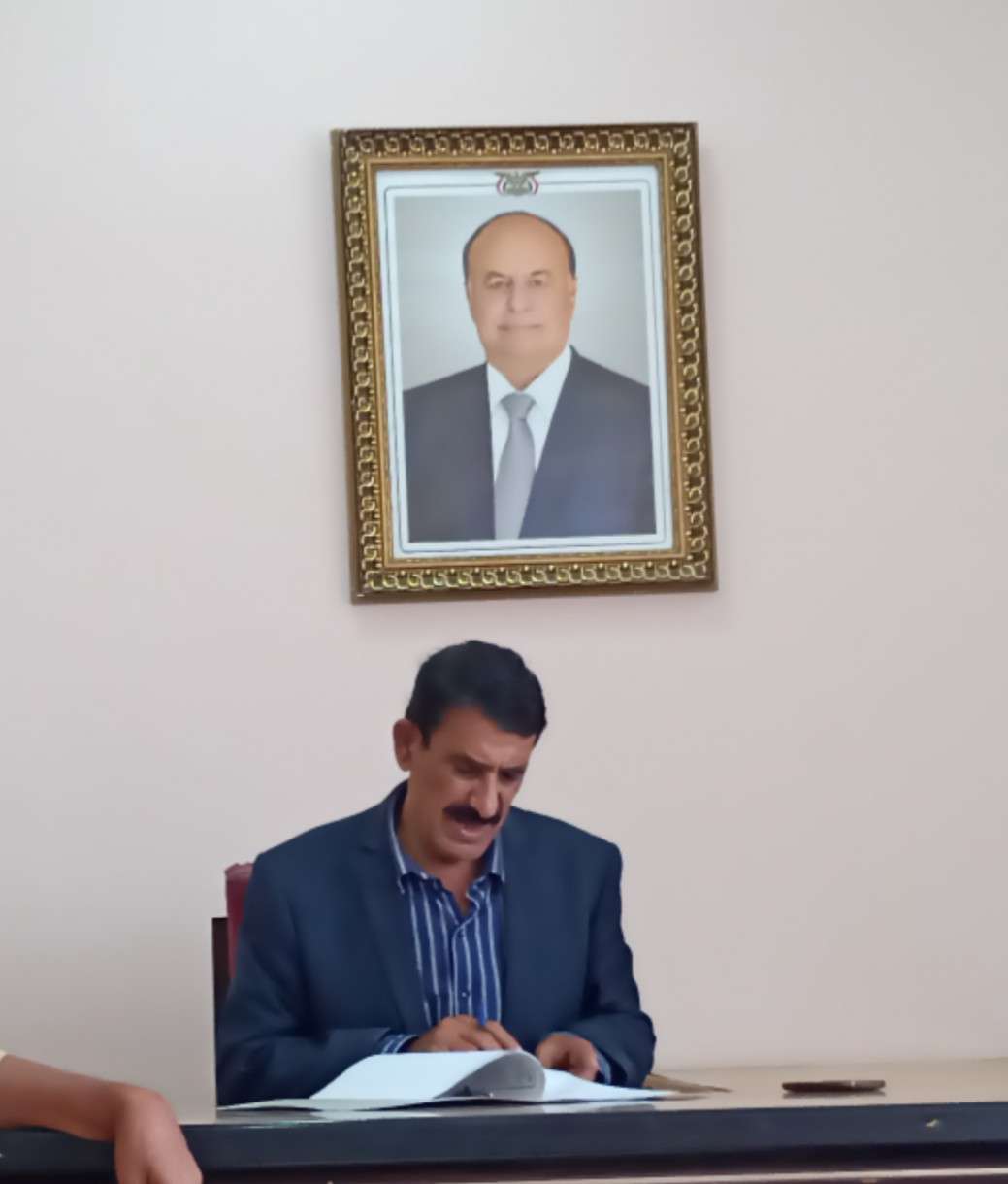رئيس هيئة رعاية أسر الشهداء والمناضلين يعزي المناضل مرشد شمسان بوفاة زوجته
