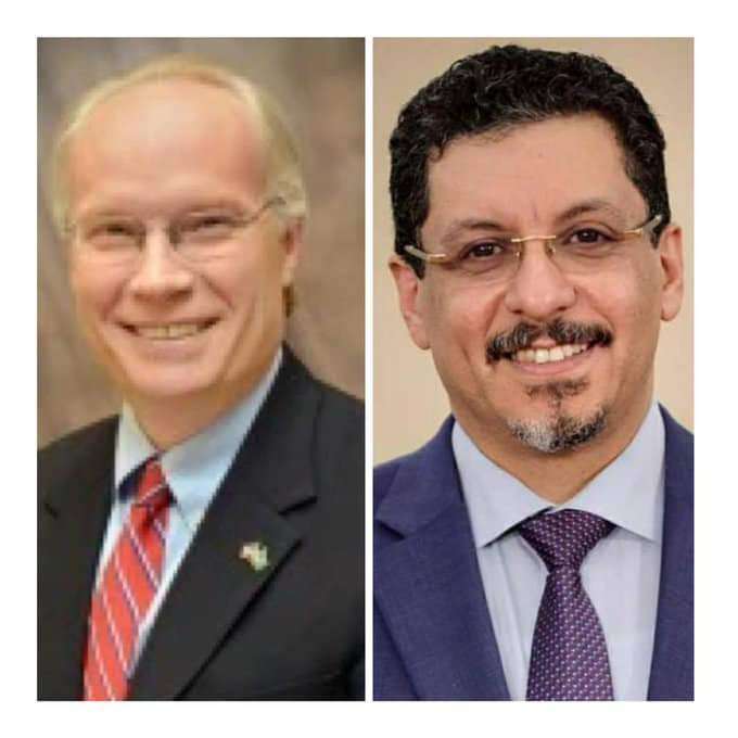بن مبارك يتحدث مع المبعوث الامريكي إلى اليمن