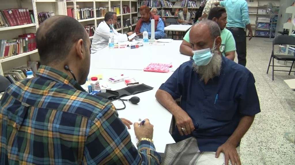 المخيم الإنساني الأول لجمعية أطباء القلب عدن يدخل يومه الرابع على التوالي