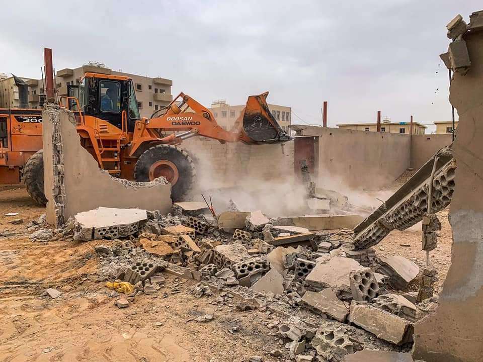 بالصور .. قوات الأمن في شبوة تقوم بإزالة إستحداثات عشوائية في إحدى الشوارع الفرعية بالصور .. قوات الأمن في شبوة تقوم بإزالة إستحداثات عشوائية في إحدى الشوارع الفرعية