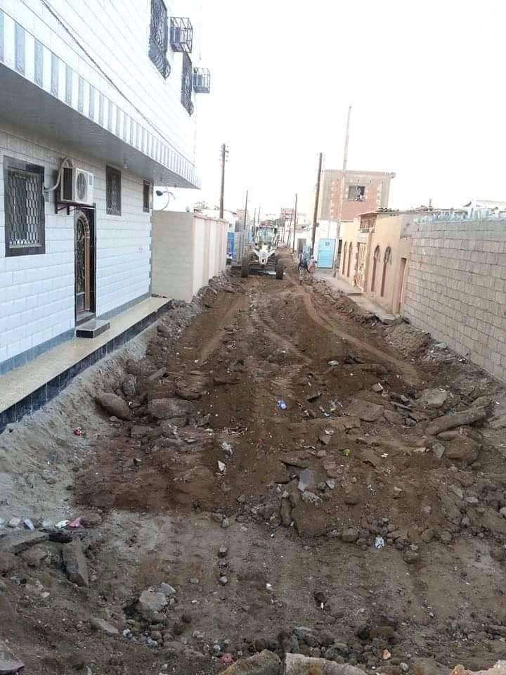 تعرف على الشارع الذي حيّر المواطنين في عدن (صورة)