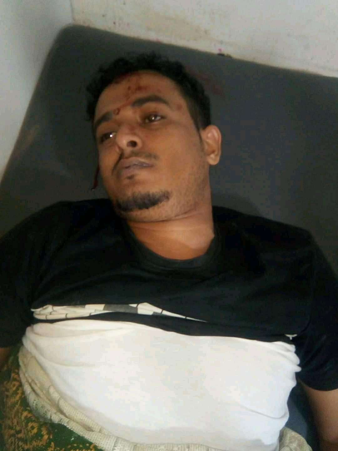 شاهد فيديو.. يوضح لحظة وفاة مواطن إثر رصاص راجع في عدن
