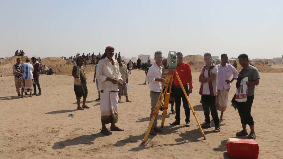 الجمعيه التعاونية السكنية لاسر الشهداء وجرحى الحرب تواصل صرف أراضي المرحلة الاولى في عدن
