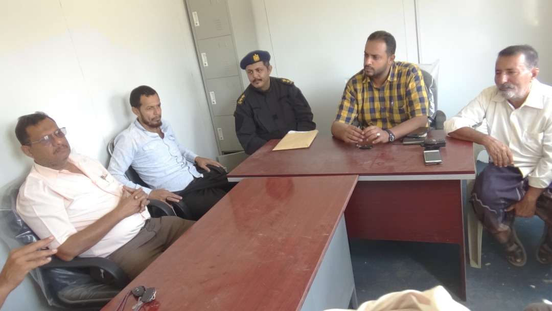 عدن .. اجتماع يقر بدء ازالة البناء العشوائي ببير فضل عدن .. اجتماع يقر بدء ازالة البناء العشوائي ببير فضل