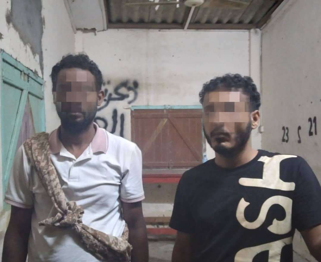الحزام الأمني في عدن يضبط ثلاثة مطلوبين في قضايا أمنية الحزام الأمني في عدن يضبط ثلاثة مطلوبين في قضايا أمنية