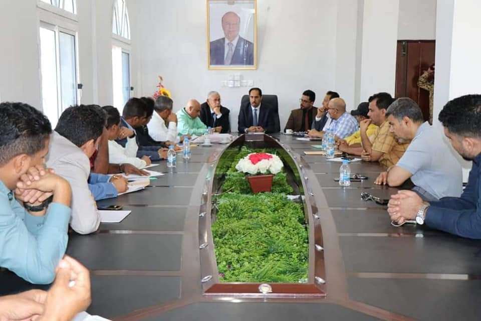 وزير الشباب والرياضة نايف البكري يناقش اوضاع أندية عدن ويعلن مضاعفة مخصصاتها المالية