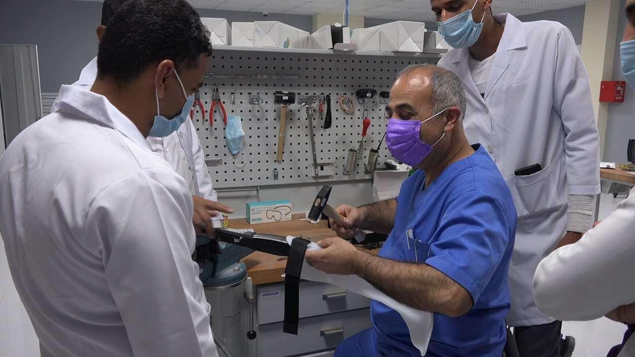 المركز العربي ينفذ برنامجاً تدريبياً تأهيلياً في مجال الأطراف الصناعية