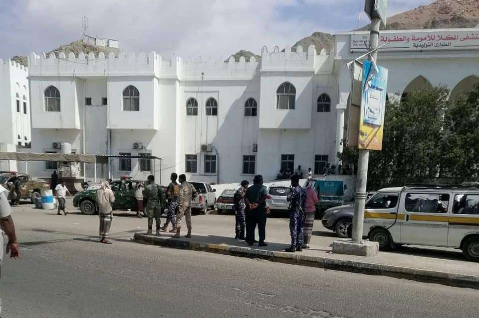 الافراج عن ناشطة وترحيل صحفيين الى جهة مجهولة في حضرموت