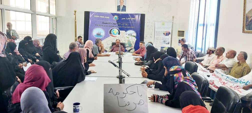 موظفي المنطقة الحرة.. يعلنون عن تعليق الإضراب وإيقاف الوقفات الاحتجاجية
