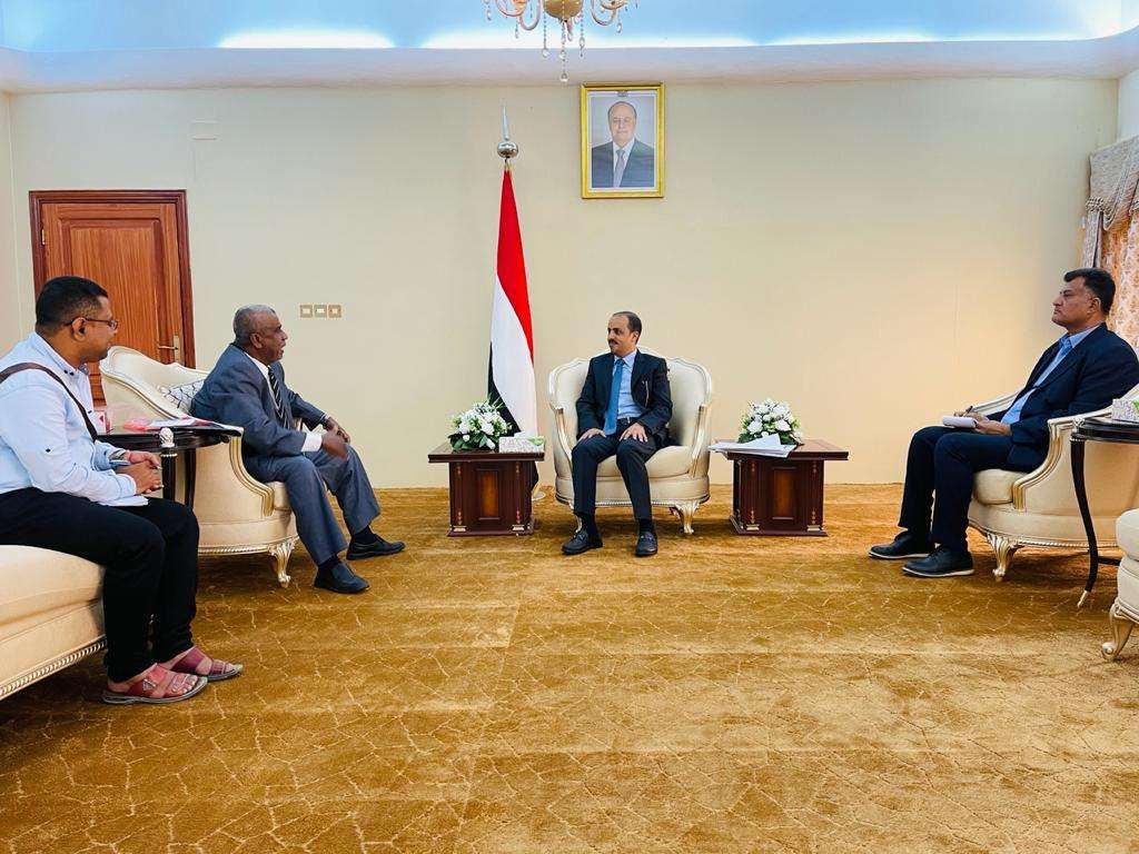 الإرياني يناقش مع القائم بأعمال رئيس مؤسسة باكثير للصحافة دورها الوطني والتنويري الإرياني يناقش مع القائم بأعمال رئيس مؤسسة باكثير للصحافة دورها الوطني والتنويري