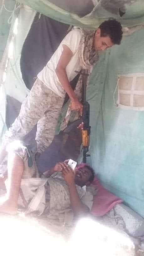 عن طريق الخطأ .. مقتل جندي على يد صديقه في المهرة عن طريق الخطأ .. مقتل جندي على يد صديقه في المهرة