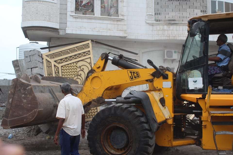 مدير عام خورمكسر يشدد على عدم التهاون من أعمال البسط والبناء العشوائي في المديرية مدير عام خورمكسر يشدد على عدم التهاون من أعمال البسط والبناء العشوائي في المديرية
